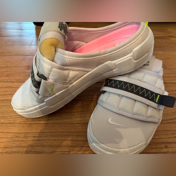 Nike - Picture 2 of 6